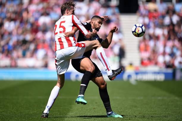 在海报中被 在海报中被