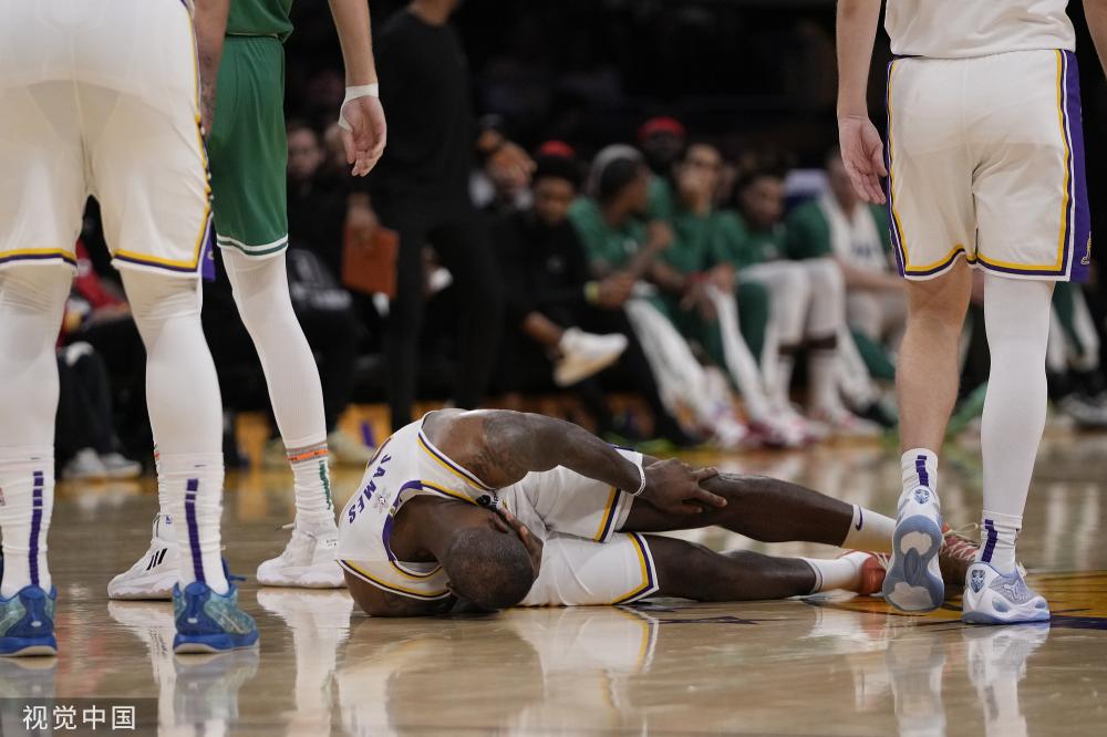 年轻且具有 年轻且具有